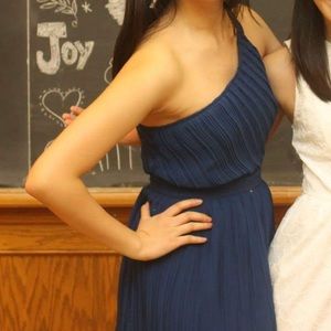 Blue one shoulder party dress 👗